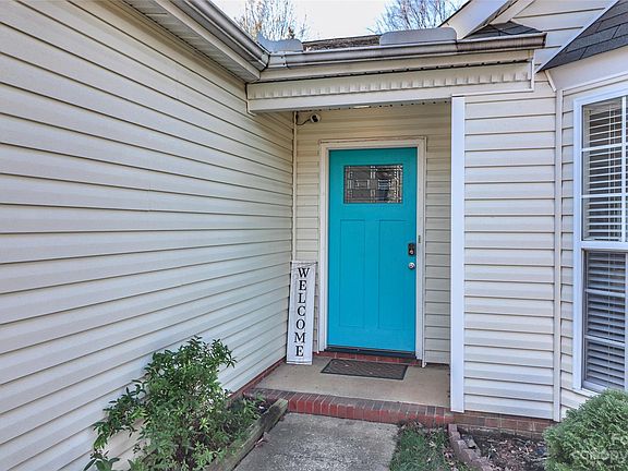 3rd image of 1009 Morning Glory Dr