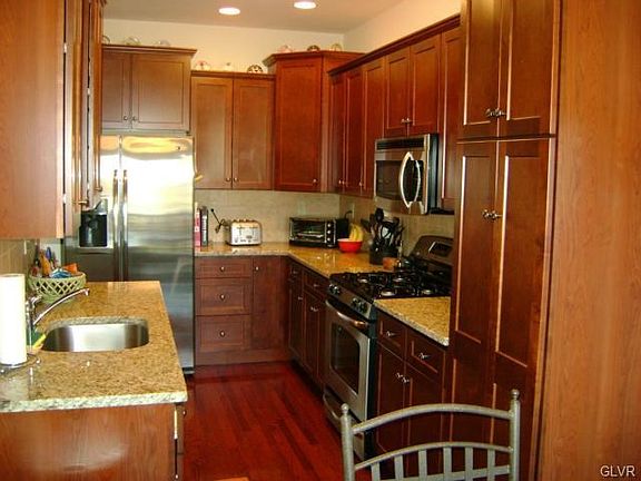 3rd image of 177 Willow Dr