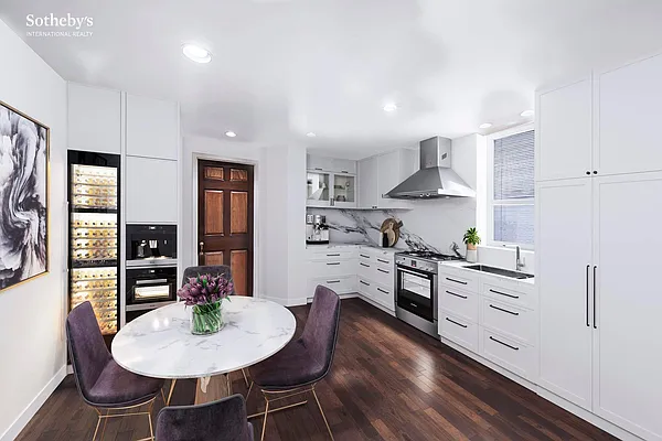Sold by Sotheby's International Realty | media 10