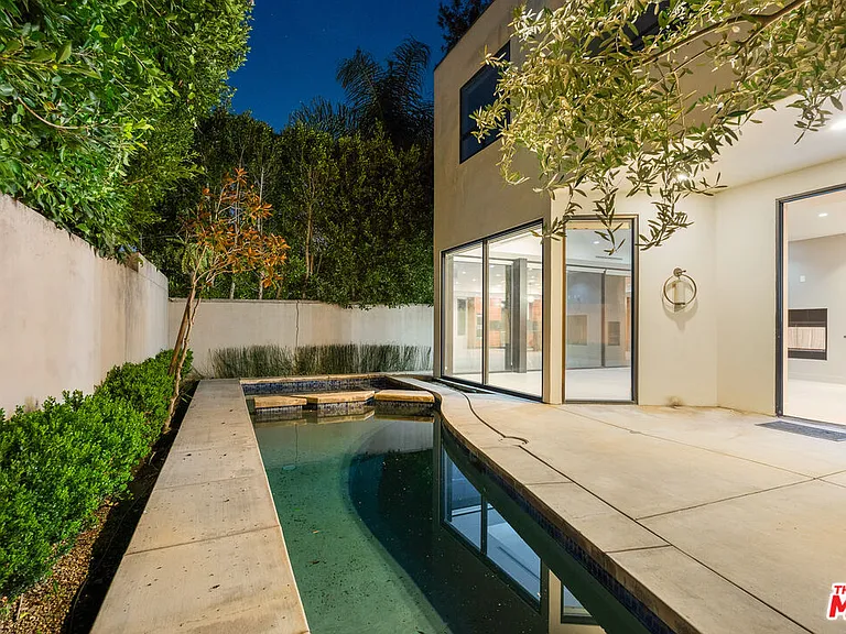 528 N Crescent Heights Blvd — Photo 35