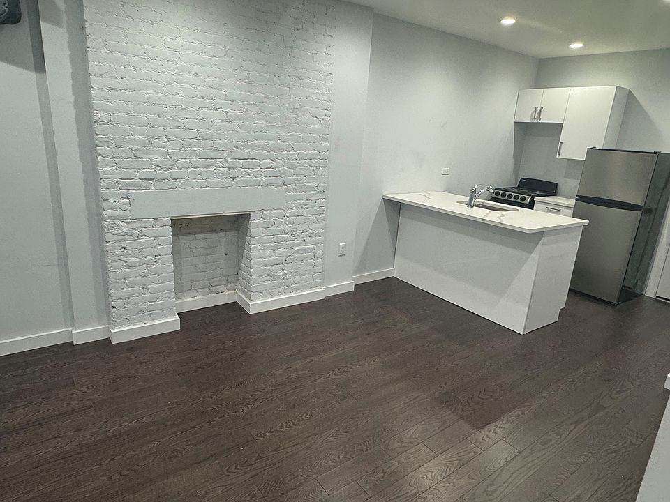 1st image of 100 Charlton St APT 14