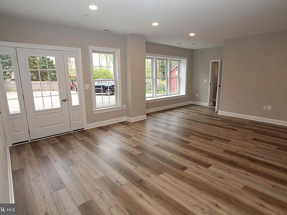 4th image of 301 Edgeboro Dr APT 7