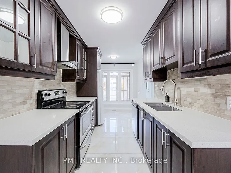 26 Granada Cres — Photo 12