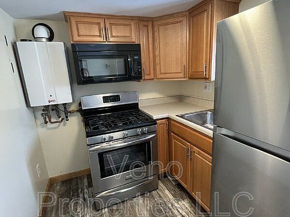 5th image of 133 Bay St