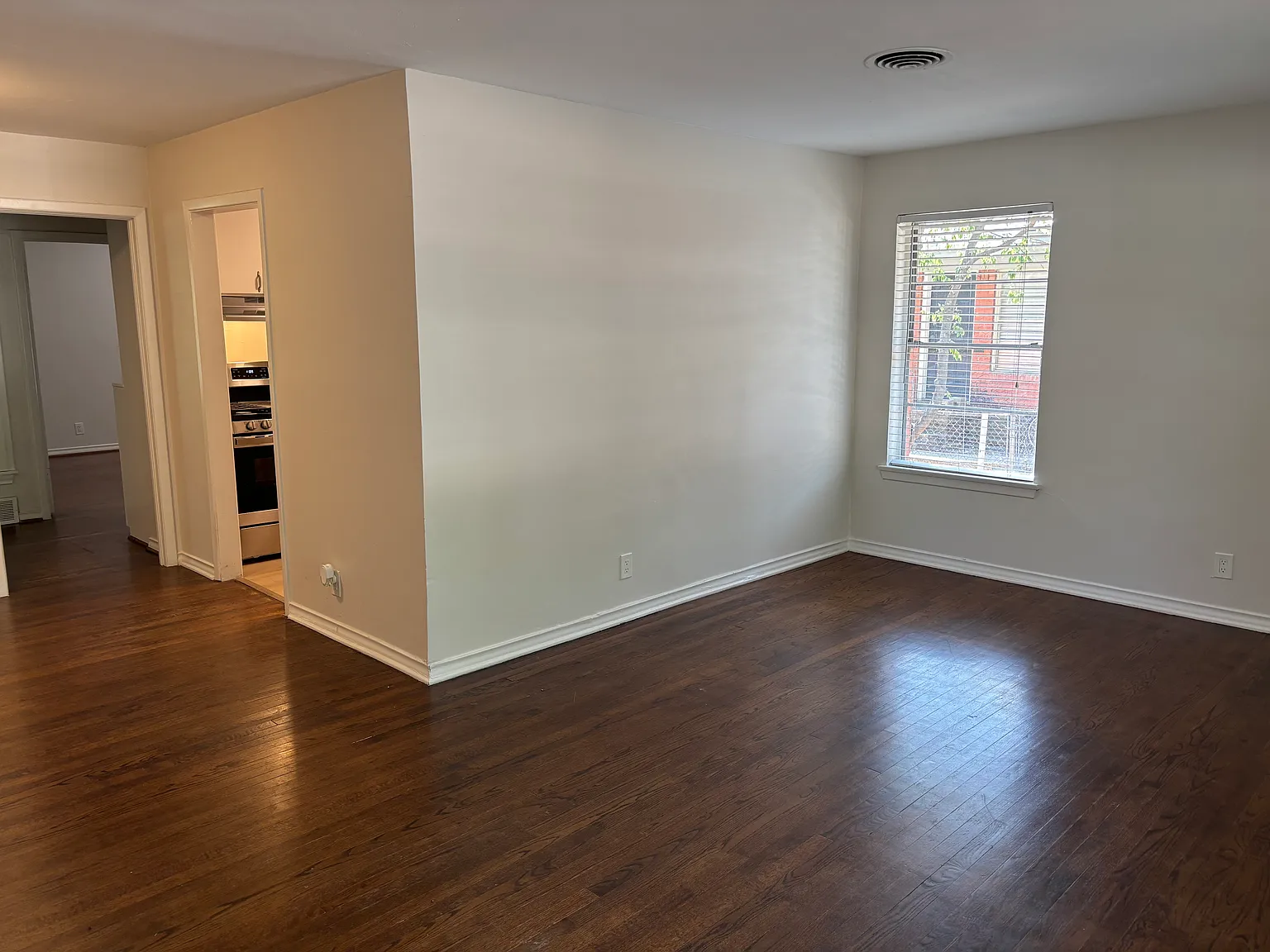 2 bed, 850 sqft, $1,700 — Photo 2