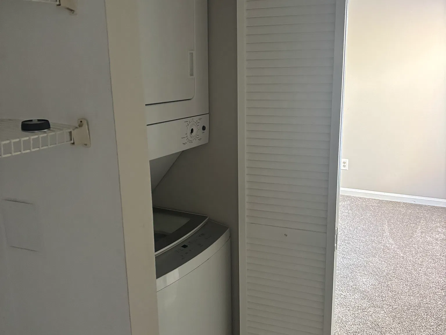 2 bed, 704 sqft, $1,300 — Photo 2