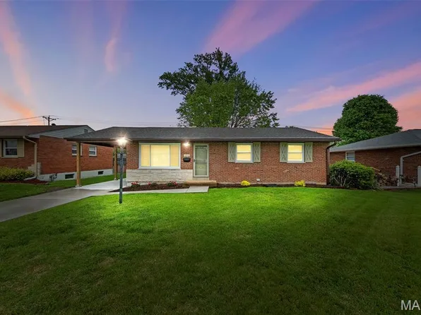 4007 Greenmeadows Dr, Saint Louis, MO 63123