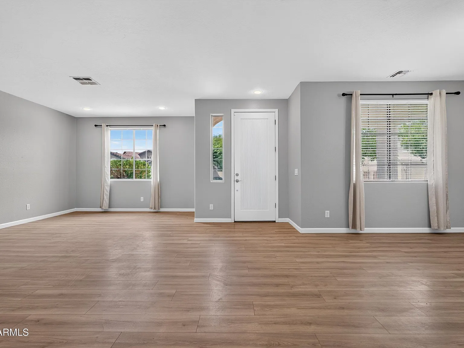 4 bed, 2.5 bath, 3073 sqft, $2,700 — Photo 3