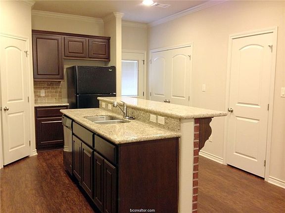 3rd image of 95 Forest Dr