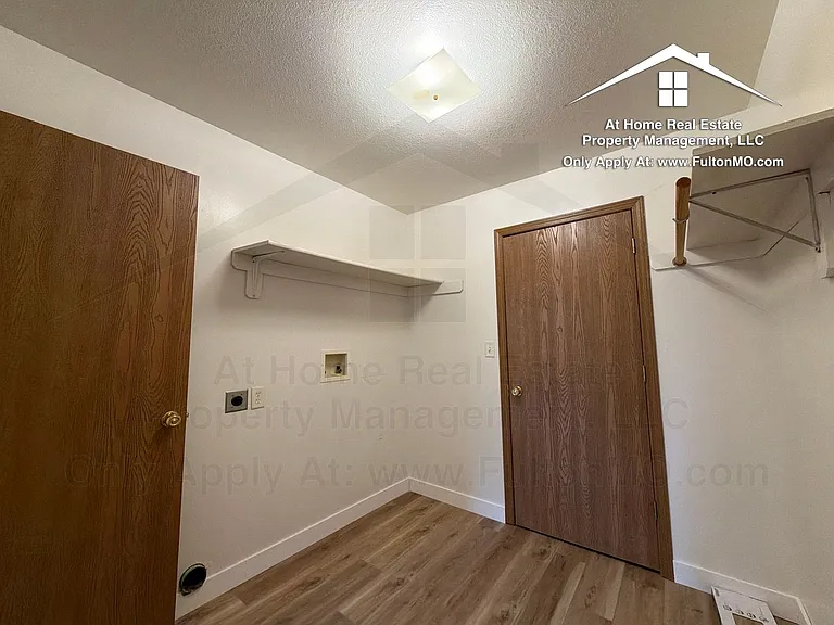 469471 Law Ct — Photo 23