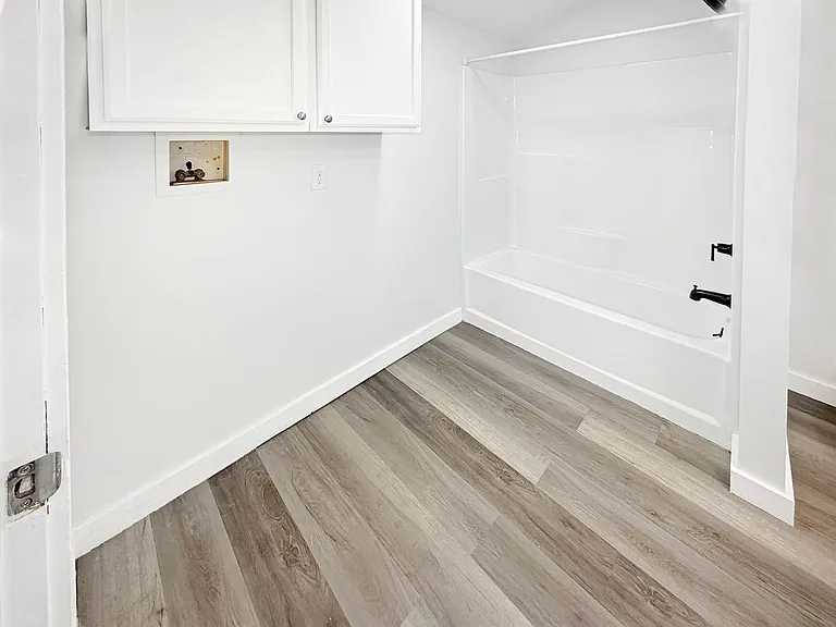 7 King St — Photo 11