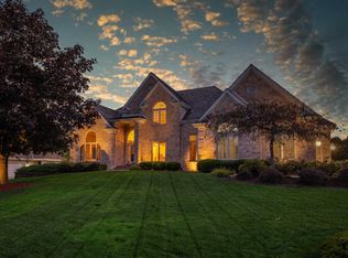 807 N Evergreen Cir, Hartland, WI