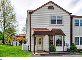 692 Whittier Dr, Warminster, PA