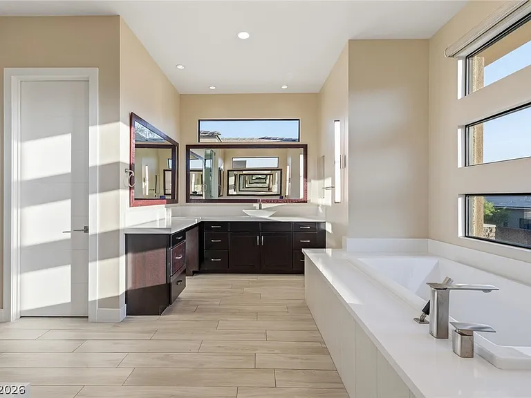 64 Grey Feather Dr — Photo 32