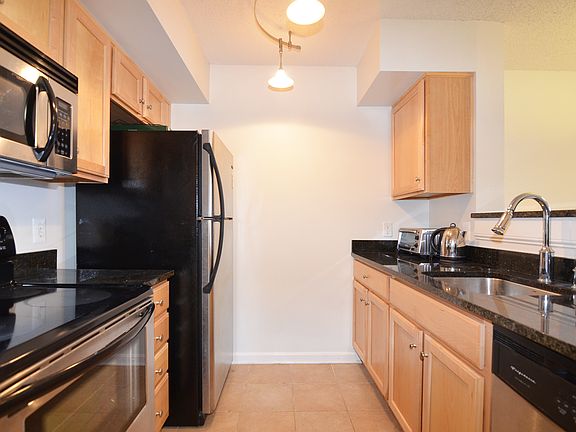 2nd image of 1024 N Utah St APT 226