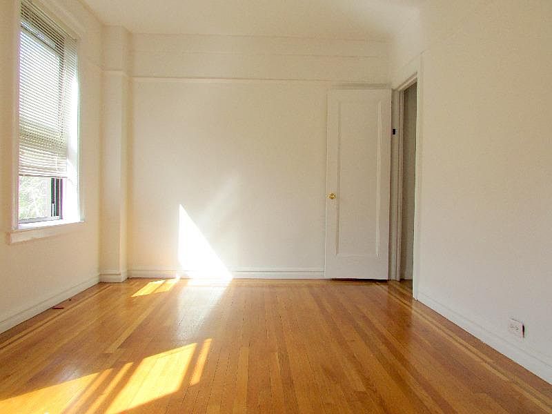 2nd image of 146 E 37th St