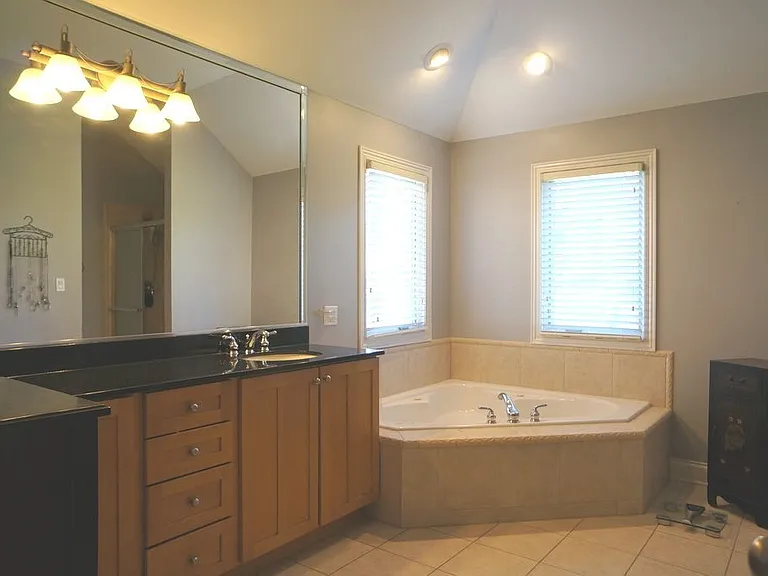 8566 Huckins Dr — Photo 17