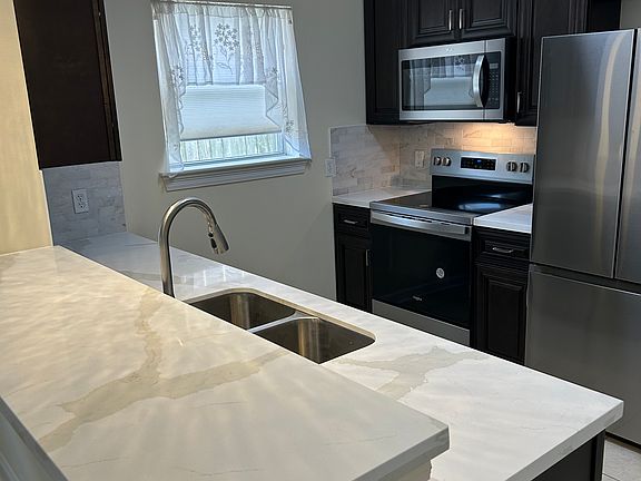5th image of 712 Brockenbraugh Ct