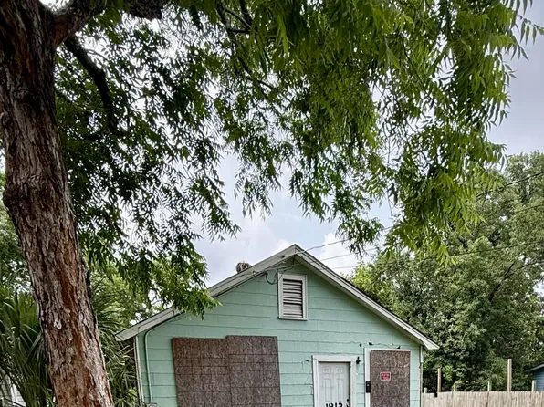 1912 English St, North Charleston, SC 29405