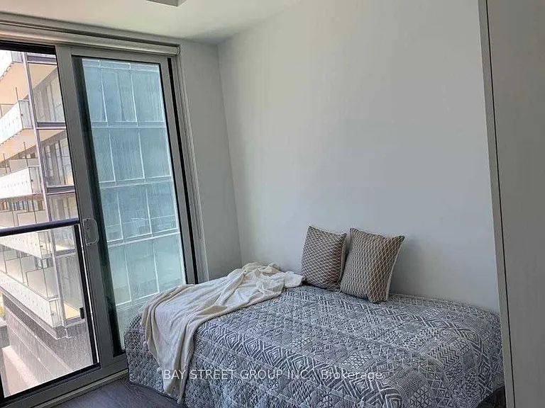7 Grenville St #815 — Photo 5