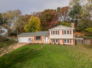 1828 Abbotsford Dr, Vienna, VA 22182