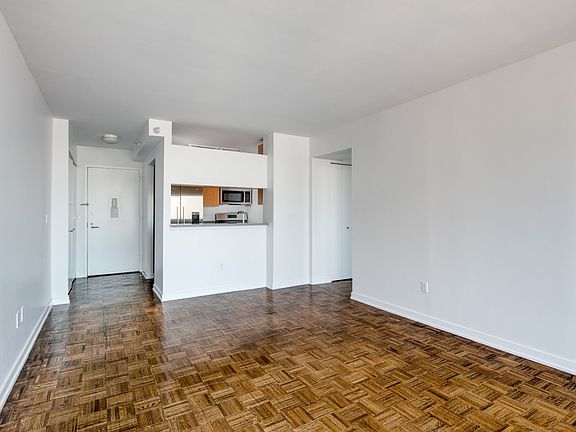 3rd image of 420 W 42nd St APT 31D