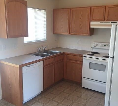 2nd image of 3014 W 7th St APT 8