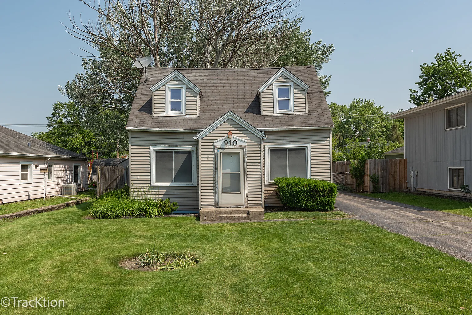 910 E Krage Dr photo 1