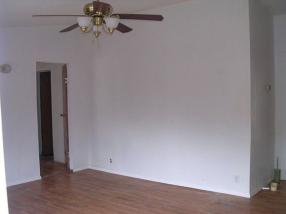 2nd image of 1138 Evans Ln