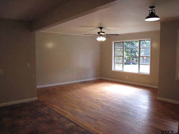 4th image of 300 Hanks St