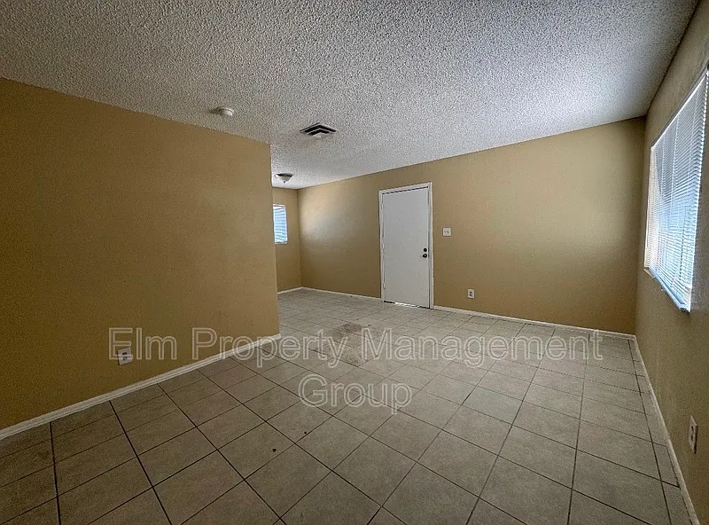 2 bed, 1.0 bath, 788 sqft, $1,100 — Photo 3