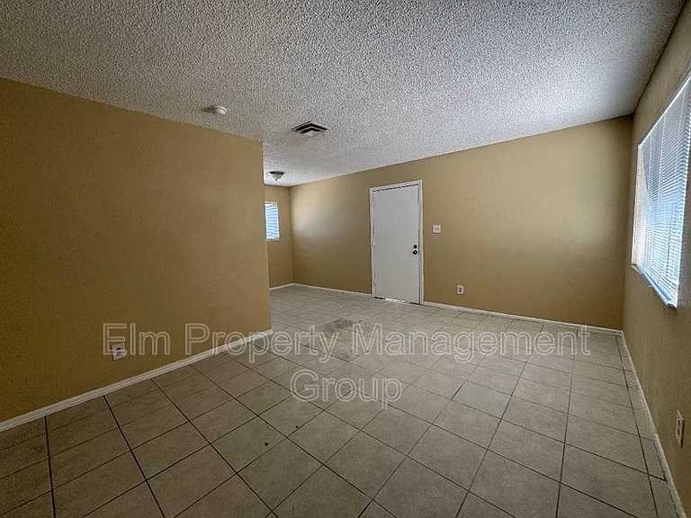 2516 E Mesquite Ave #4 — Photo 3