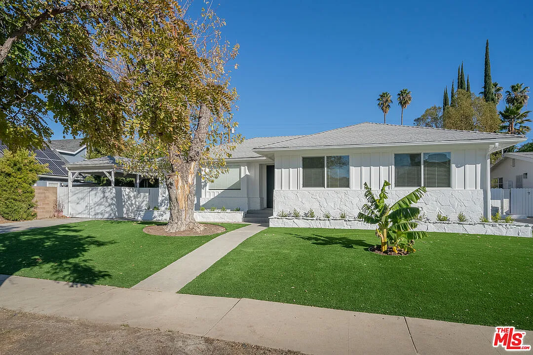 3 bed, 2.0 bath, 1461 sqft, $5,400 — Photo 3