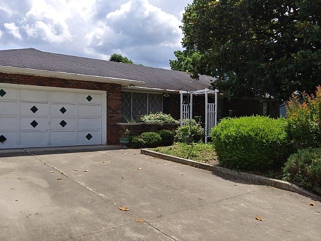 1st image of 303 9th St