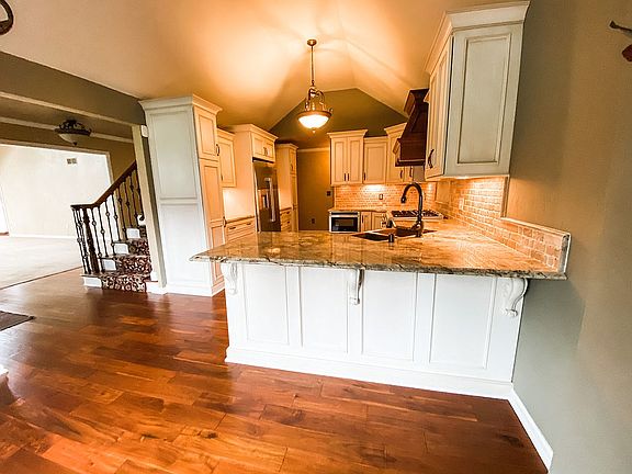2nd image of 7401 W Twin Oaks Ct