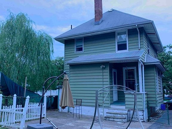 3rd image of 213-215 De Witt Ave