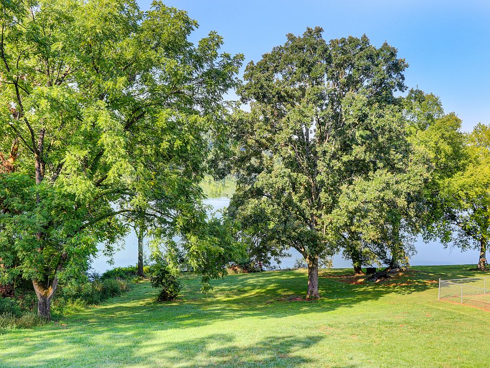 1st image of 406 Lakeview Cove Dr
