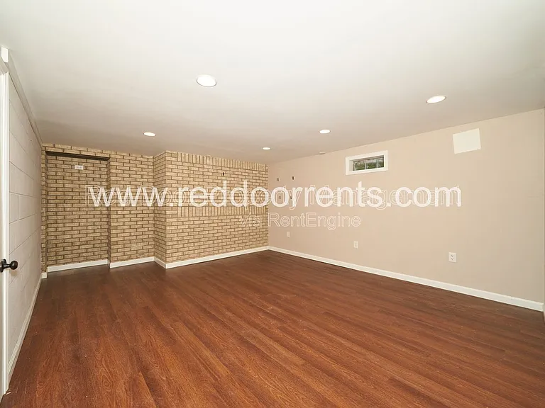 412 N Merrill St — Photo 15