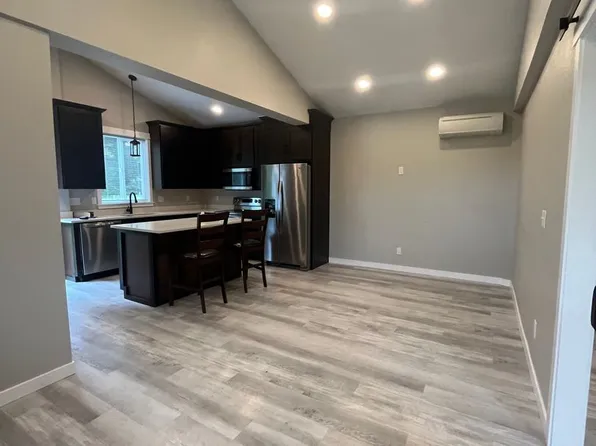 1625 River Loop 1, 1625 River Loop 1 #2, Eugene, OR 97404