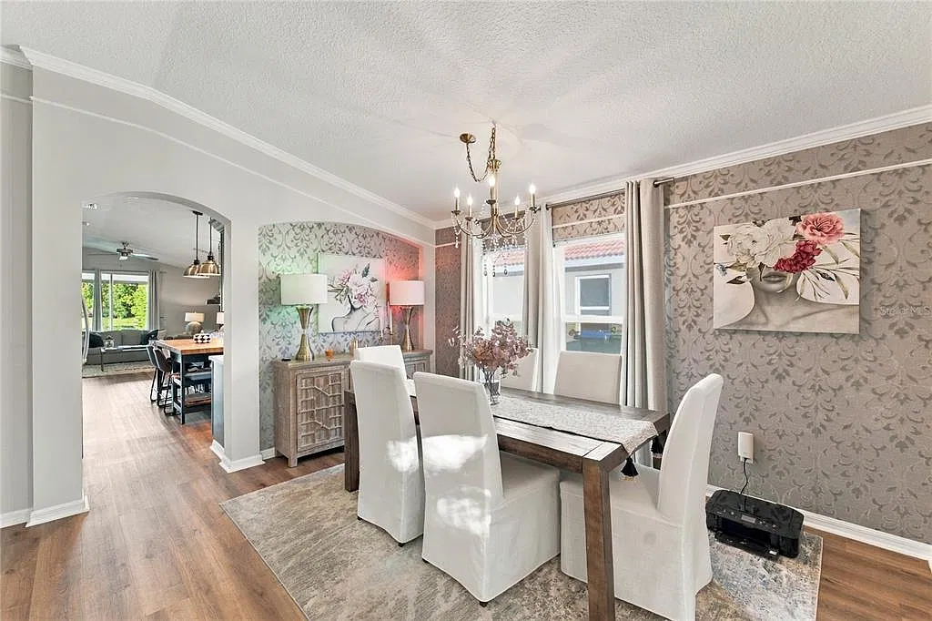 4 bed, 2.0 bath, 2019 sqft, $4,400 — Photo 4
