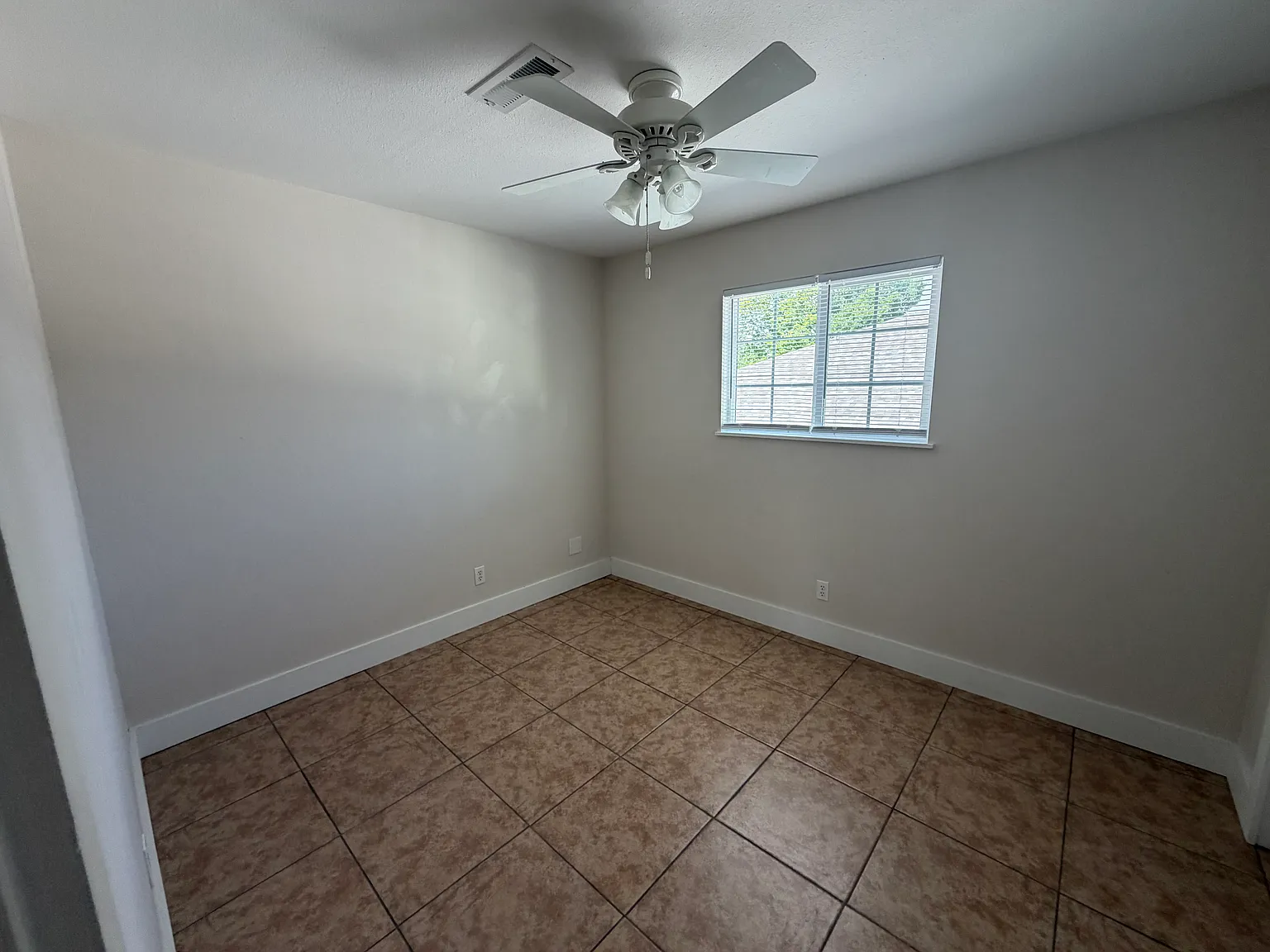 1 bed, 700 sqft, $995 — Photo 4
