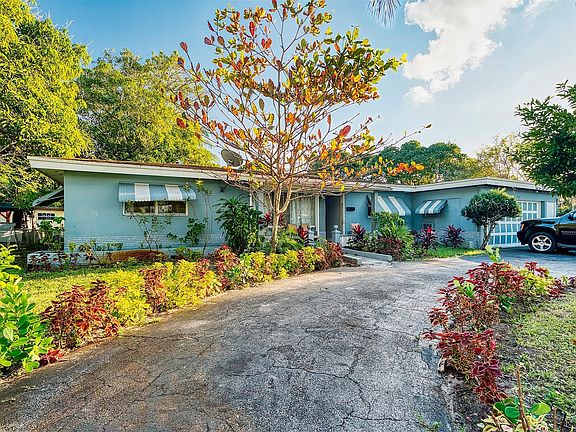 3rd image of 3820 SW 10th Court