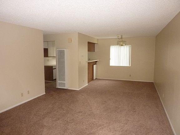 2nd image of 223 E Hyde Park Blvd APT 2
