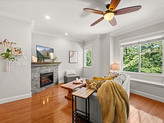 4th image of 32792 Lightbody Ct #6