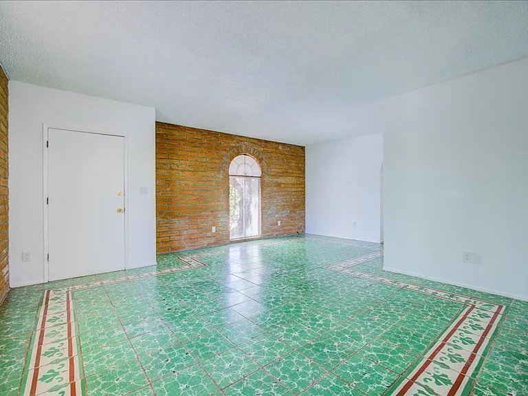 3425 E Fairmount St — Photo 11