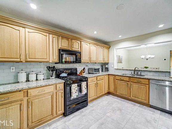 4th image of 2901 Lenox Way NE #510