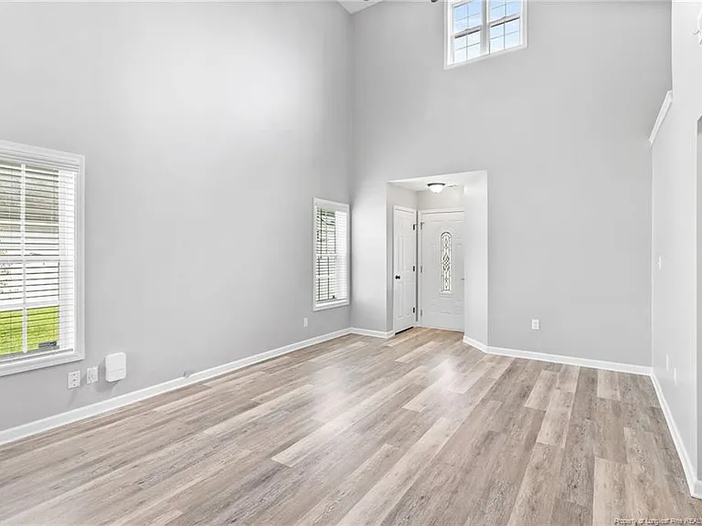 118 Newport Ct — Photo 7