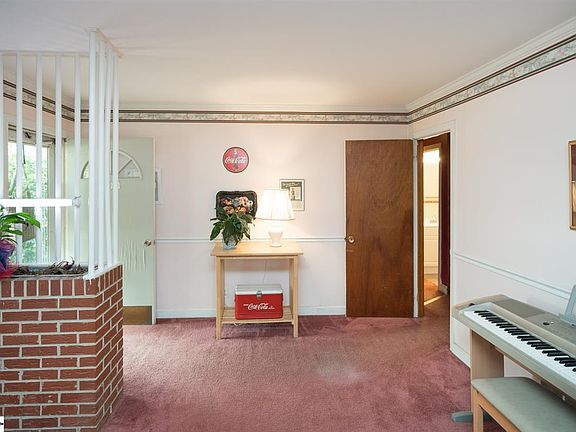 4th image of 100 Havenhurst Dr