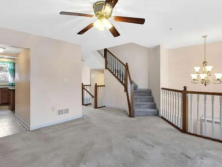 225 Persimmon Ln — Photo 9