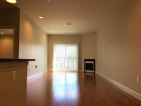 5th image of 28 Goodhue St Unit 414